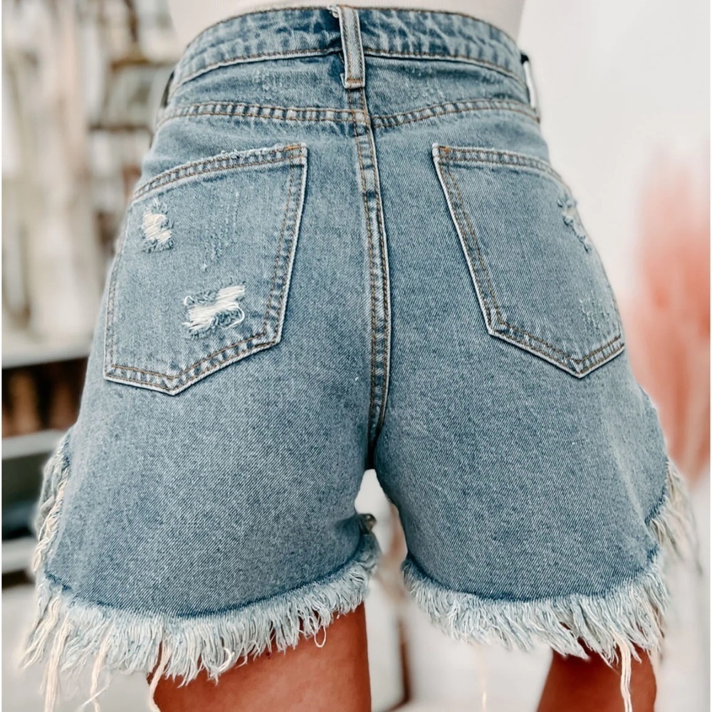 NWT Signature 8 High Rise Distressed High Low Denim Shorts Size Small